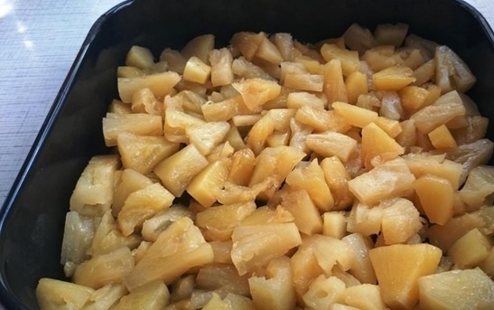 Пирог с ромом и ананасом