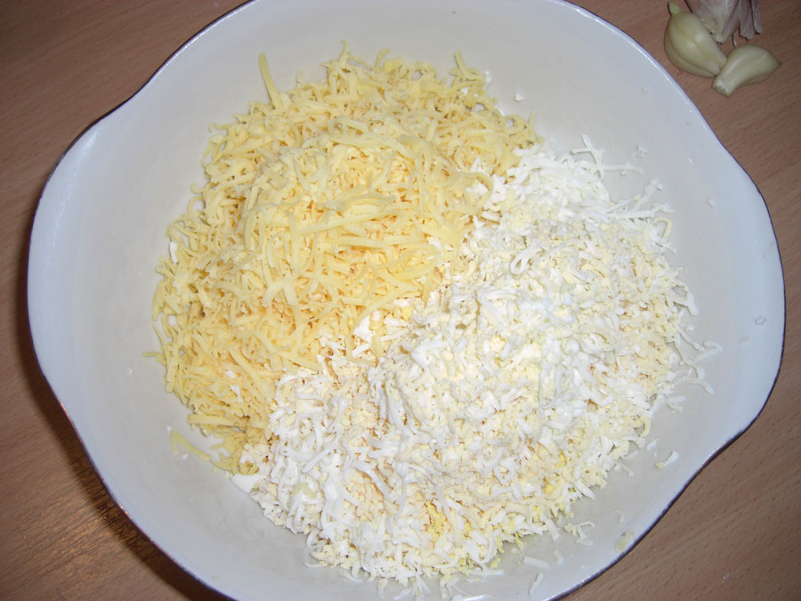 Лаваш с яйцом и сыром на сковороде