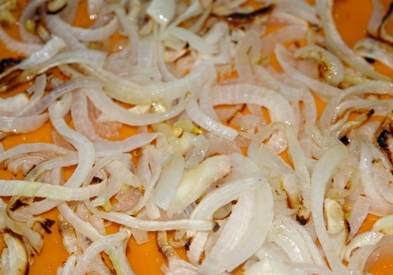 Салат с вялеными томатами и курицей