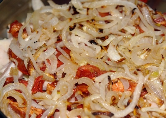 Салат с вялеными томатами и курицей
