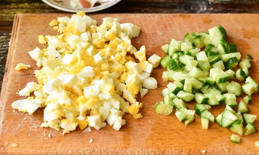 Диетический салат с куриной печенью