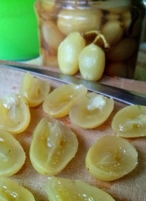 Салат с маринованным виноградом