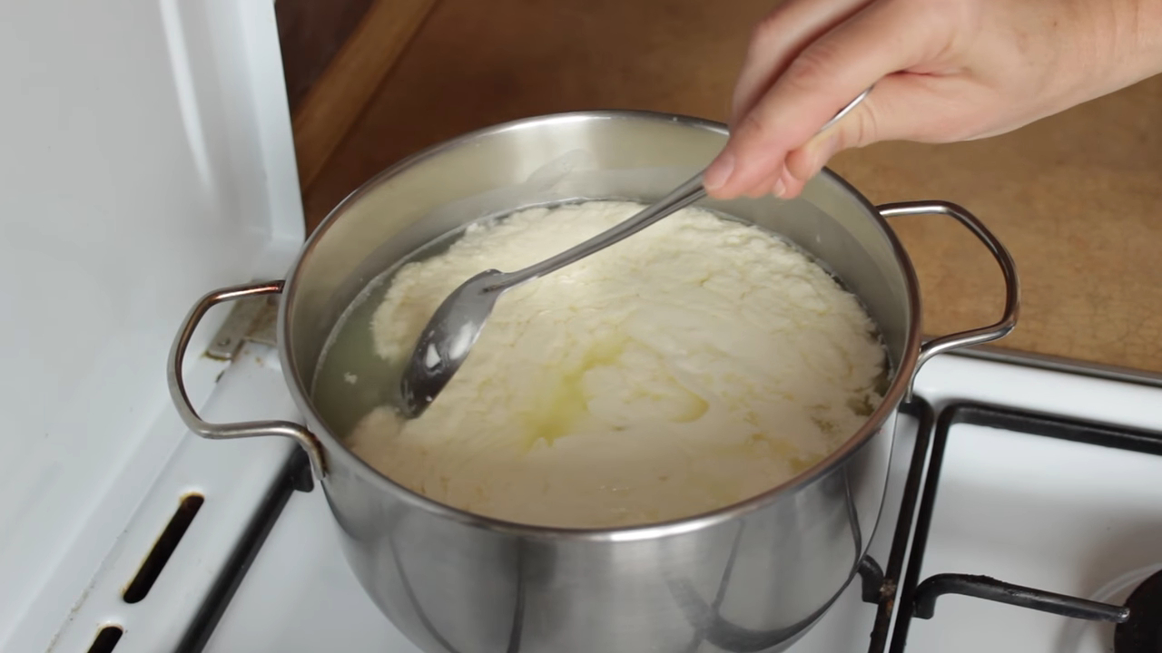 Как правильно варить творог в домашних условиях из простокваши рецепт приготовления с фото пошагово