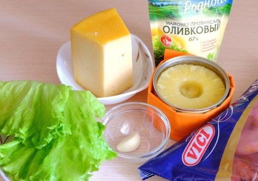Салат с ананасом с креветками в домашних условиях, пошаг