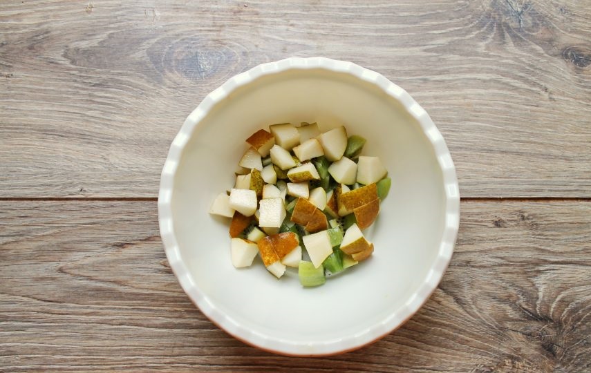 Фруктовый салат с яблоками, грушами и киви