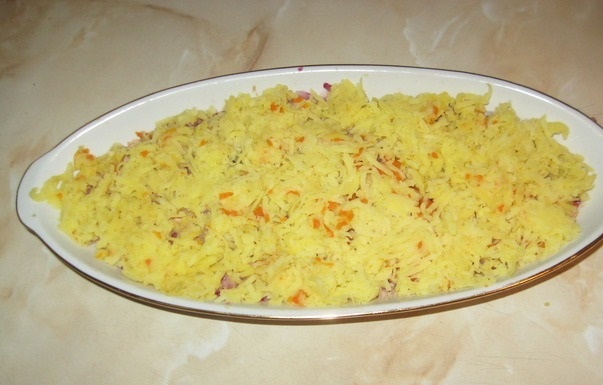 Салат мимоза с горбушей