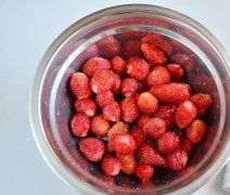 Клубничный лимонад с мятой и лимоном