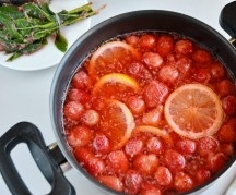 Клубничный лимонад с мятой и лимоном