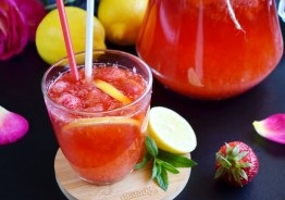 Клубничный лимонад с мятой и лимоном