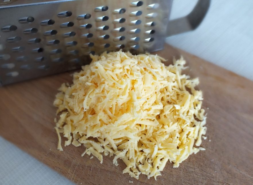 Лепешки с курицей и сыром на сковороде