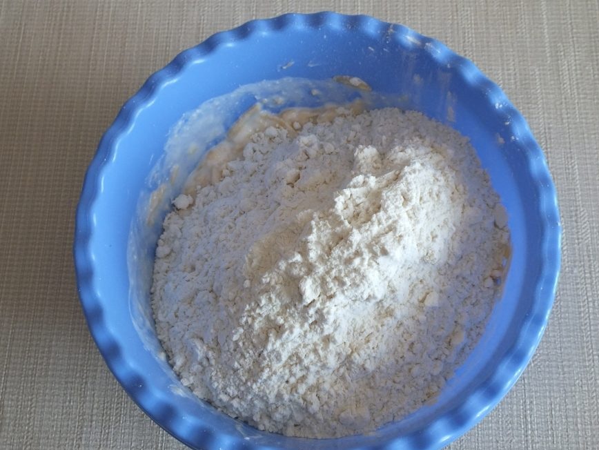 Лепешки с курицей и сыром на сковороде