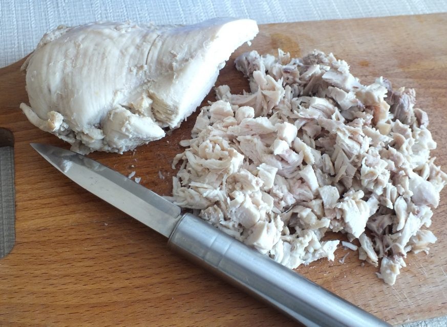 Лепешки с курицей и сыром на сковороде