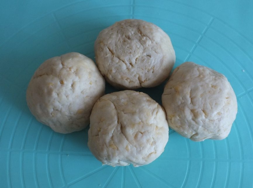 Лепешки с курицей и сыром на сковороде