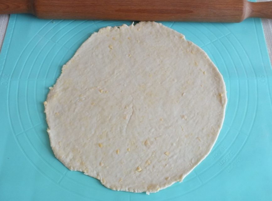 Лепешки с курицей и сыром на сковороде