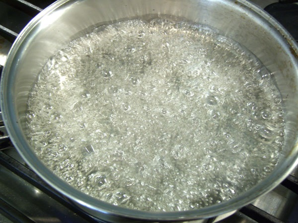 Напиток из лимона, мяты и огурца