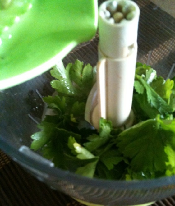 Напиток из петрушки и лимона для похудения