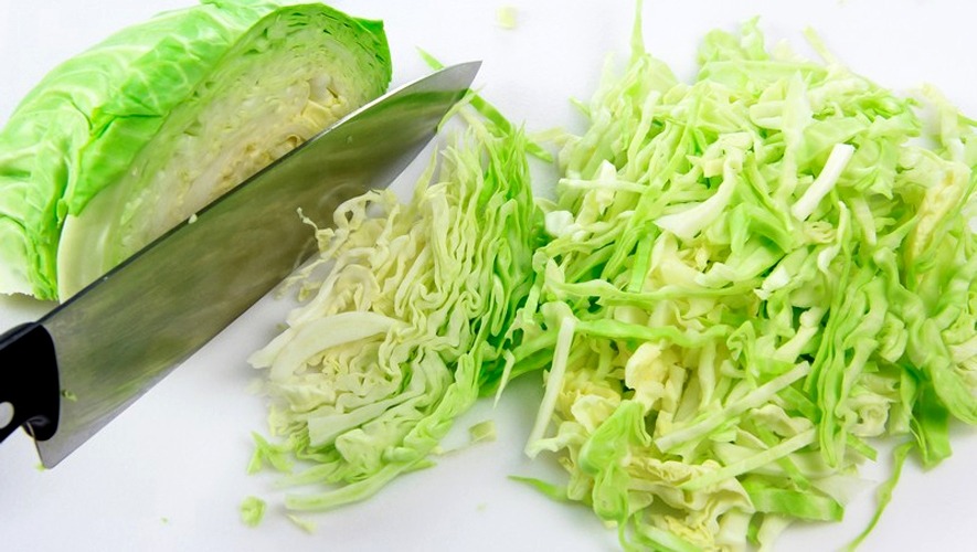 Салат с капустой и авокадо