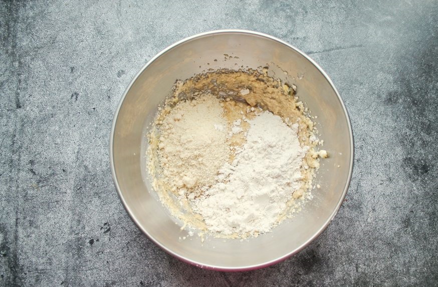 Пряный кекс с сухофруктами