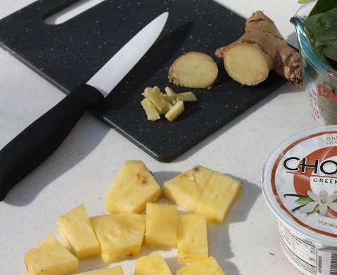 Пряный имбирно-ананасовый зеленый сок для похудения