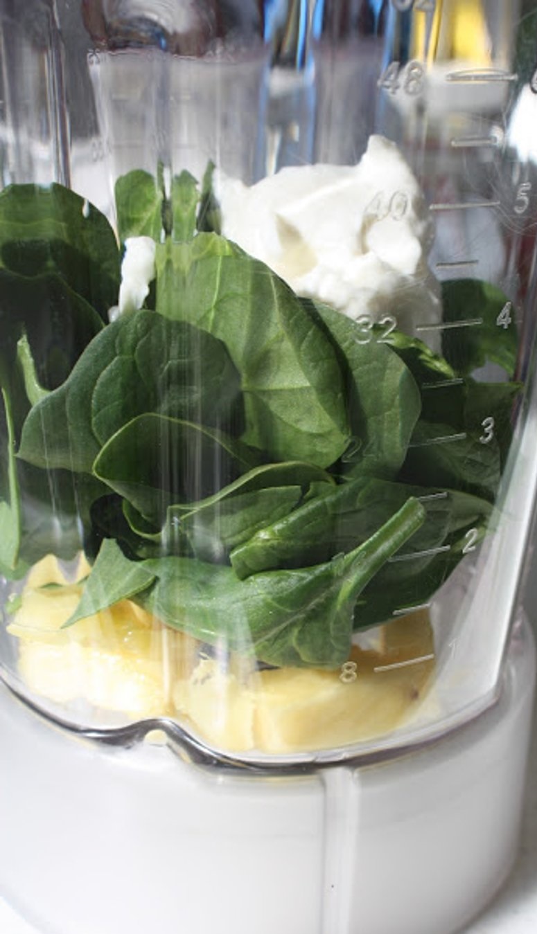 Пряный имбирно-ананасовый зеленый сок для похудения