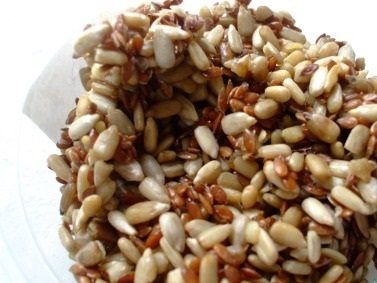 Пшенично-ржаной хлеб с семечками на закваске