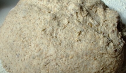 Пшенично-ржаной хлеб с семечками на закваске