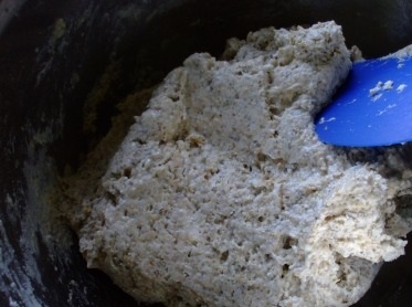 Пшенично-ржаной хлеб с семечками на закваске