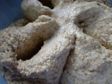 Пшенично-ржаной хлеб с семечками на закваске