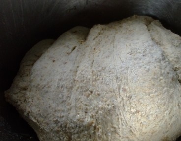 Пшенично-ржаной хлеб с семечками на закваске