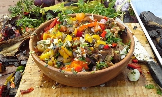 Салат из овощей на мангале