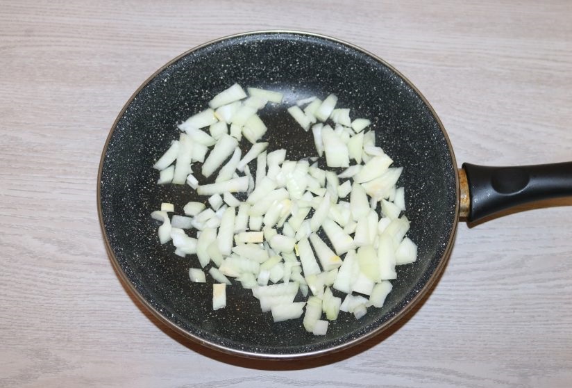 Салат с баклажанами и фасолью
