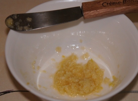 Салат с беконом, сыром и сельдереем
