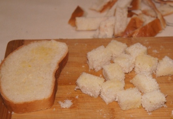 Салат с беконом, сыром и сельдереем