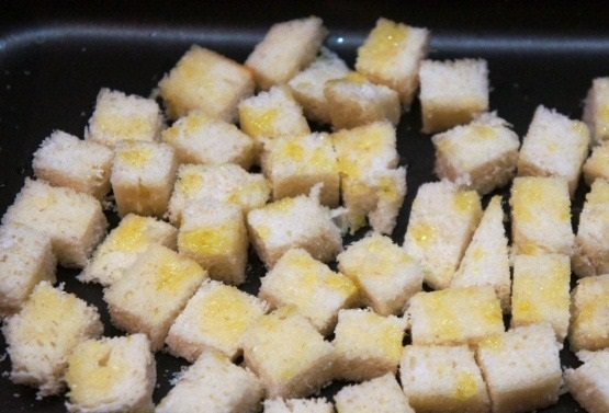 Салат с беконом, сыром и сельдереем