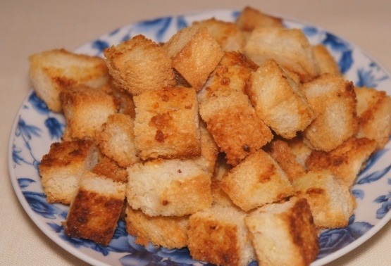 Салат с беконом, сыром и сельдереем