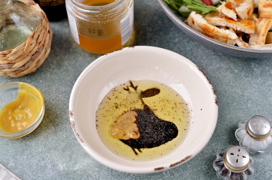 Салат с грушей и курицей