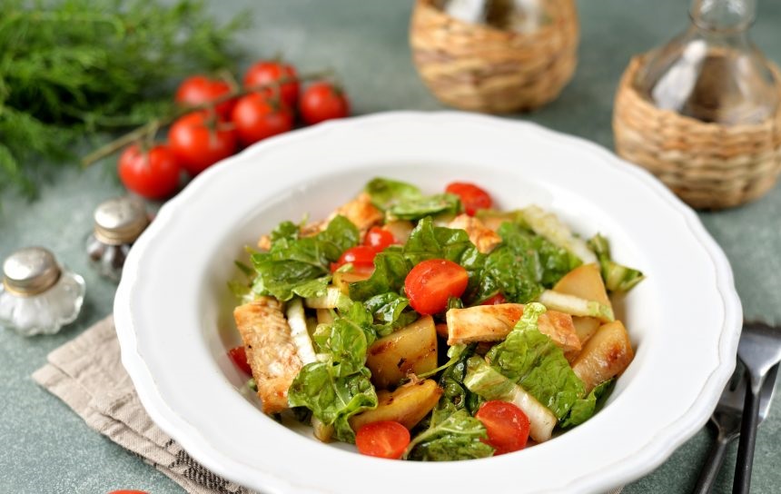 Салат с грушей и курицей