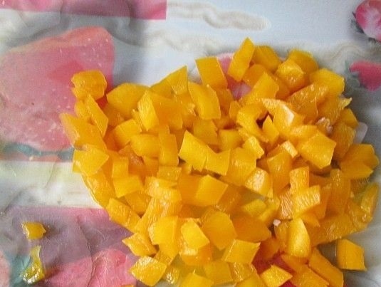 Cалат с куриными сердечками и солеными огурцами