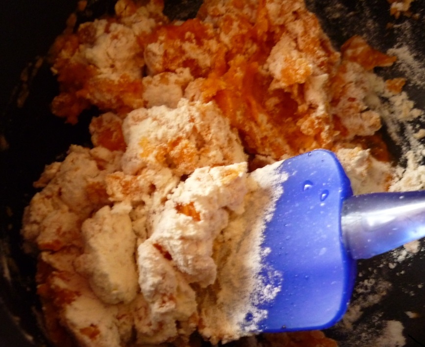 Лепешки с томатным соком и сыром на сковороде