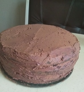 Шоколадный торт с ягодной прослойкой