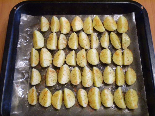 Запеченная картошка в духовке со специями
