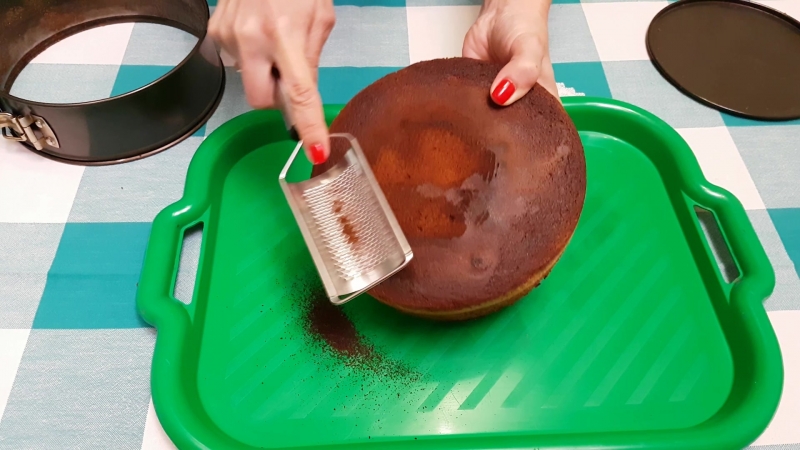 как исправить подгоревший пирог