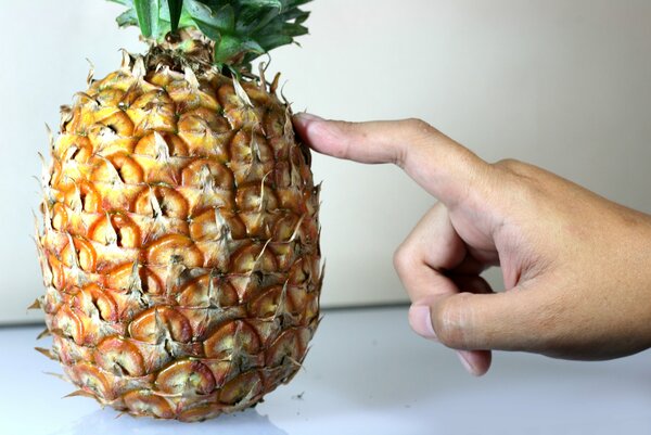 как выбрать спелый вкусный ананас с фото