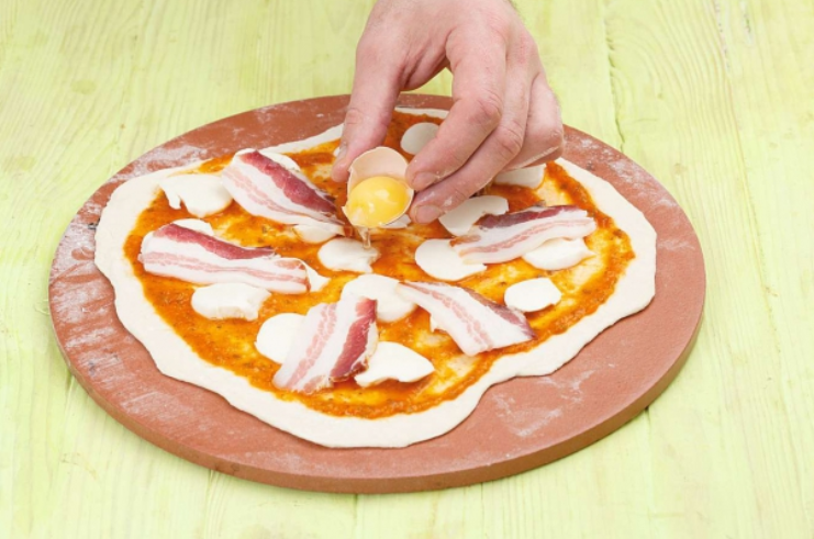 пицца карбонара с беконом